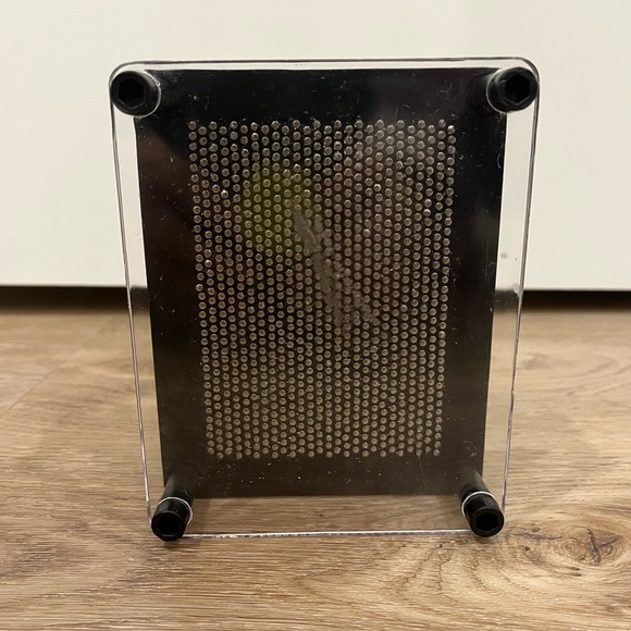 FREE WITH PURCHASE 3D Pin Art Toy - Picture 3 of 7